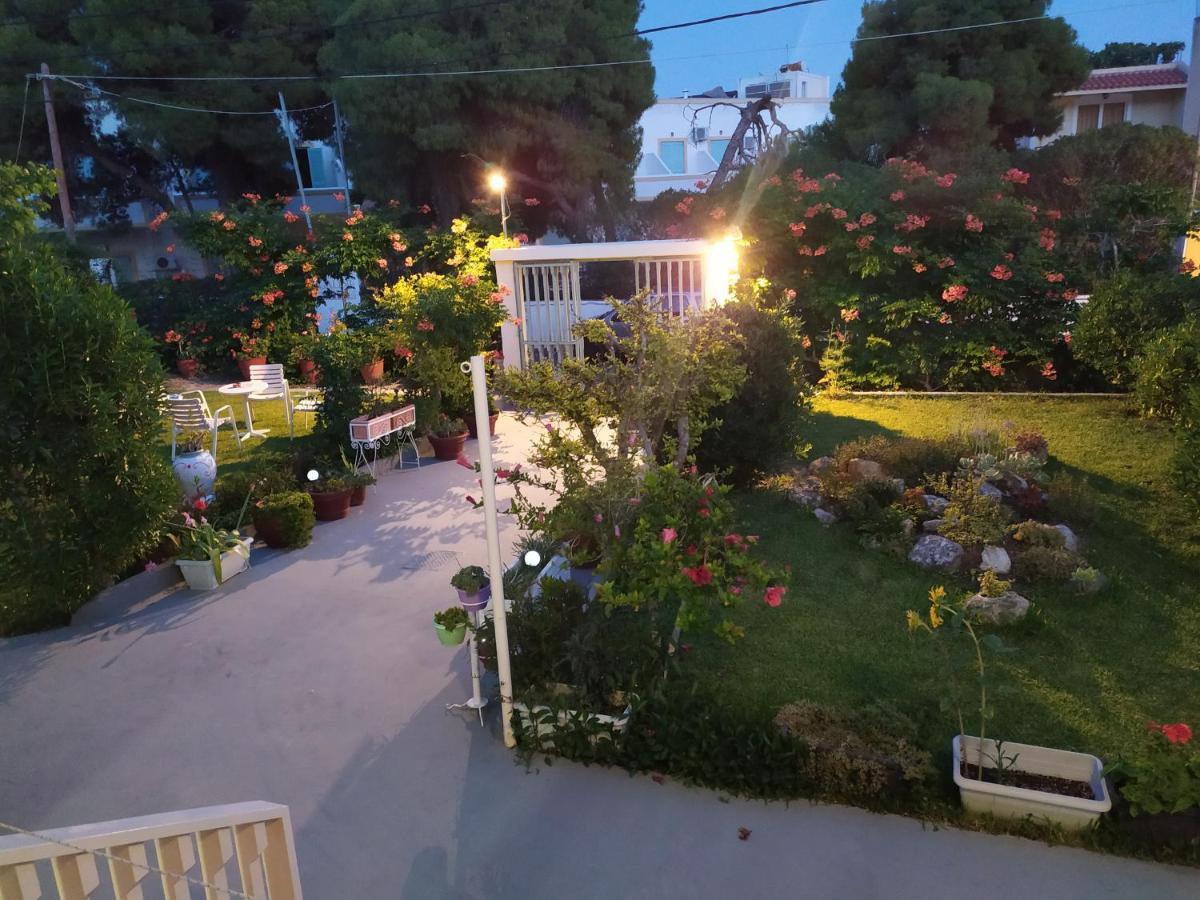Finikas Rooms Agia Marina  Esterno foto