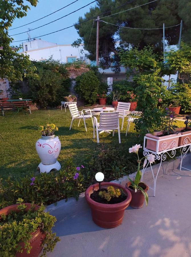 Finikas Rooms Agia Marina  Esterno foto