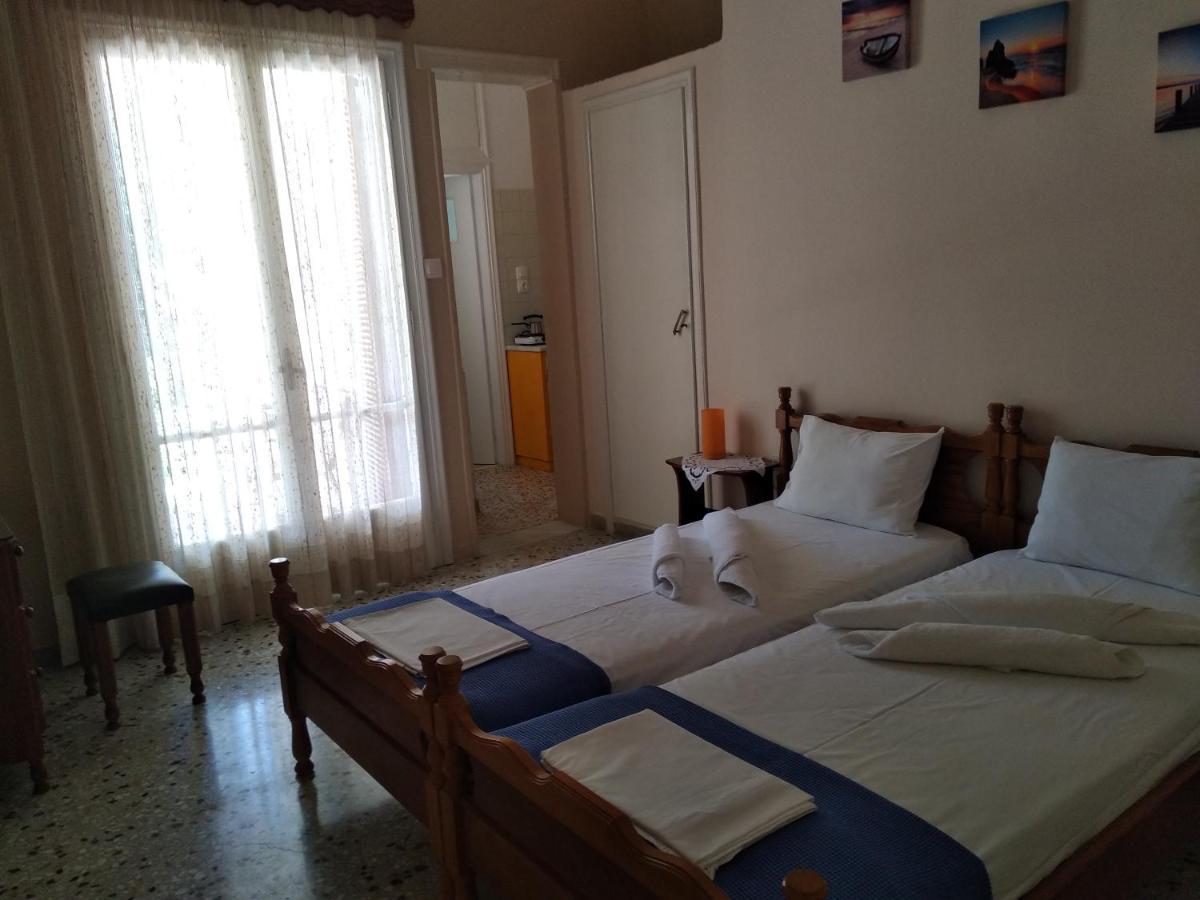 Finikas Rooms Agia Marina  Esterno foto
