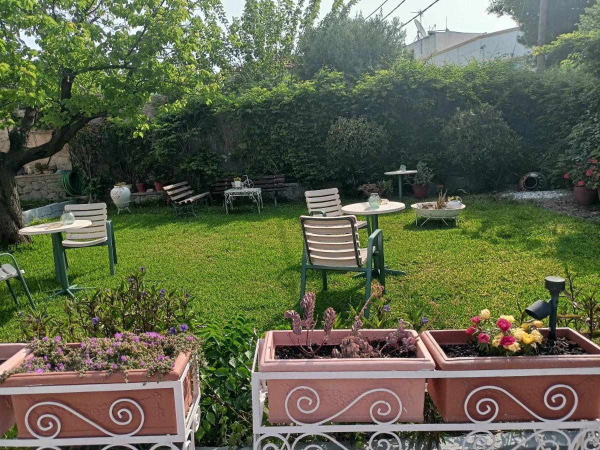 Finikas Rooms Agia Marina  Esterno foto