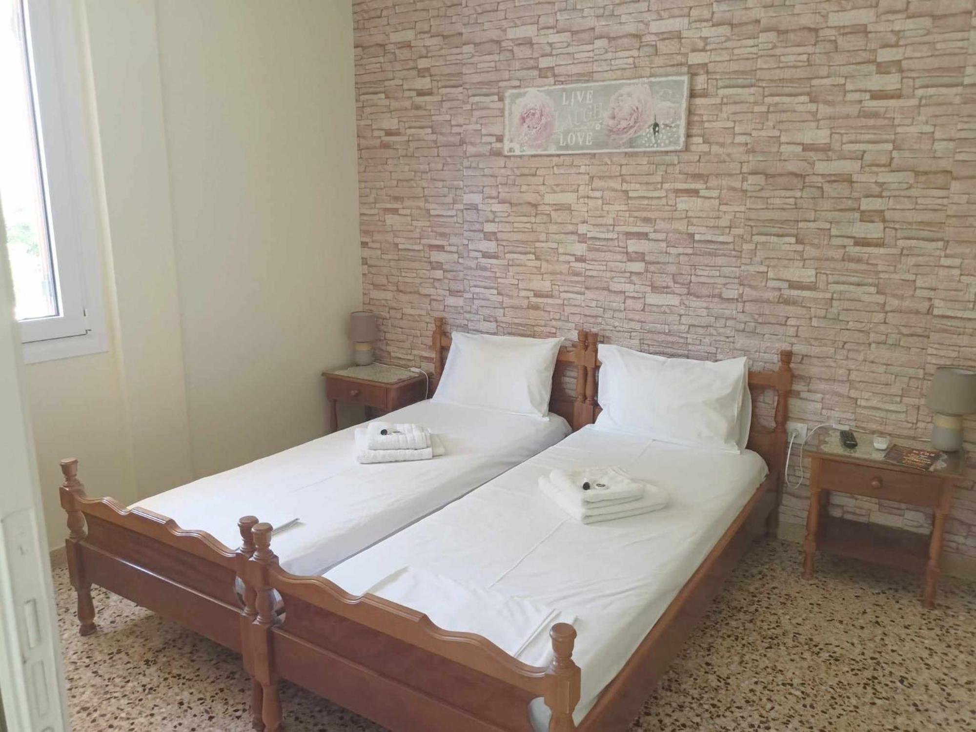 Finikas Rooms Agia Marina  Esterno foto