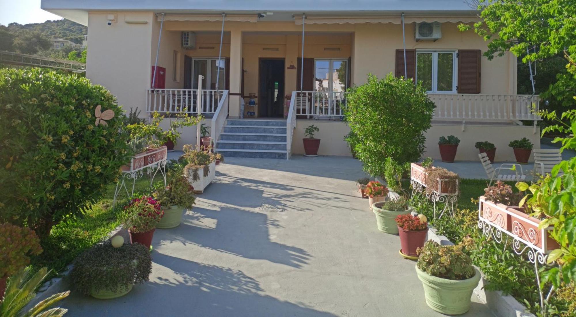 Finikas Rooms Agia Marina  Esterno foto