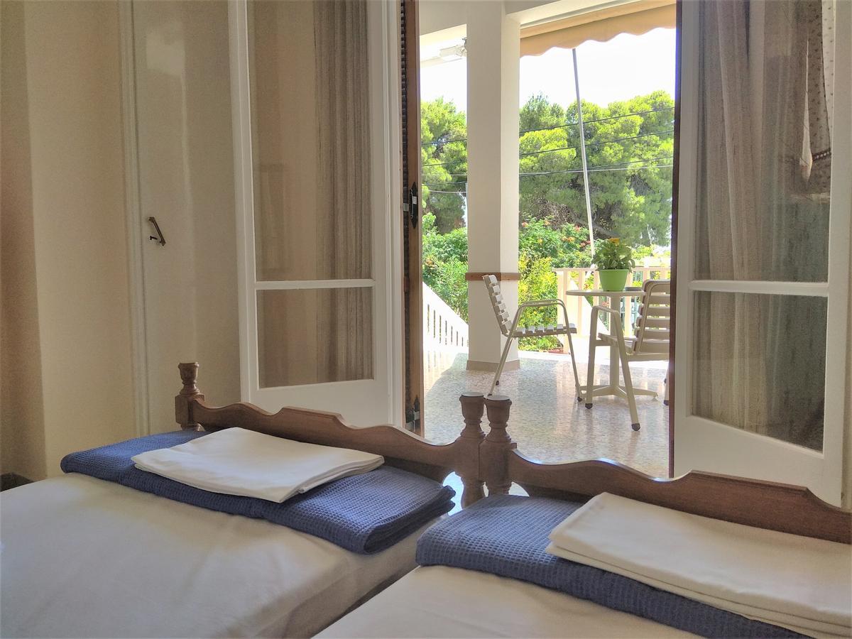 Finikas Rooms Agia Marina  Esterno foto