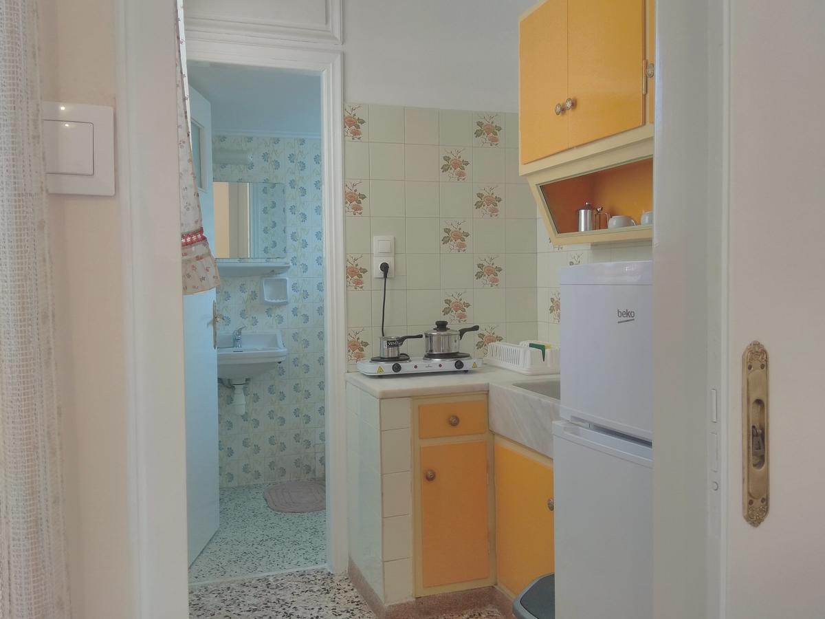 Finikas Rooms Agia Marina  Esterno foto