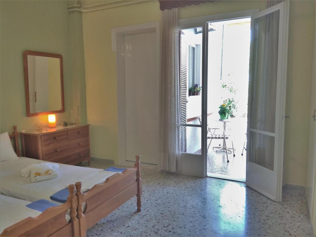 Finikas Rooms Agia Marina  Esterno foto