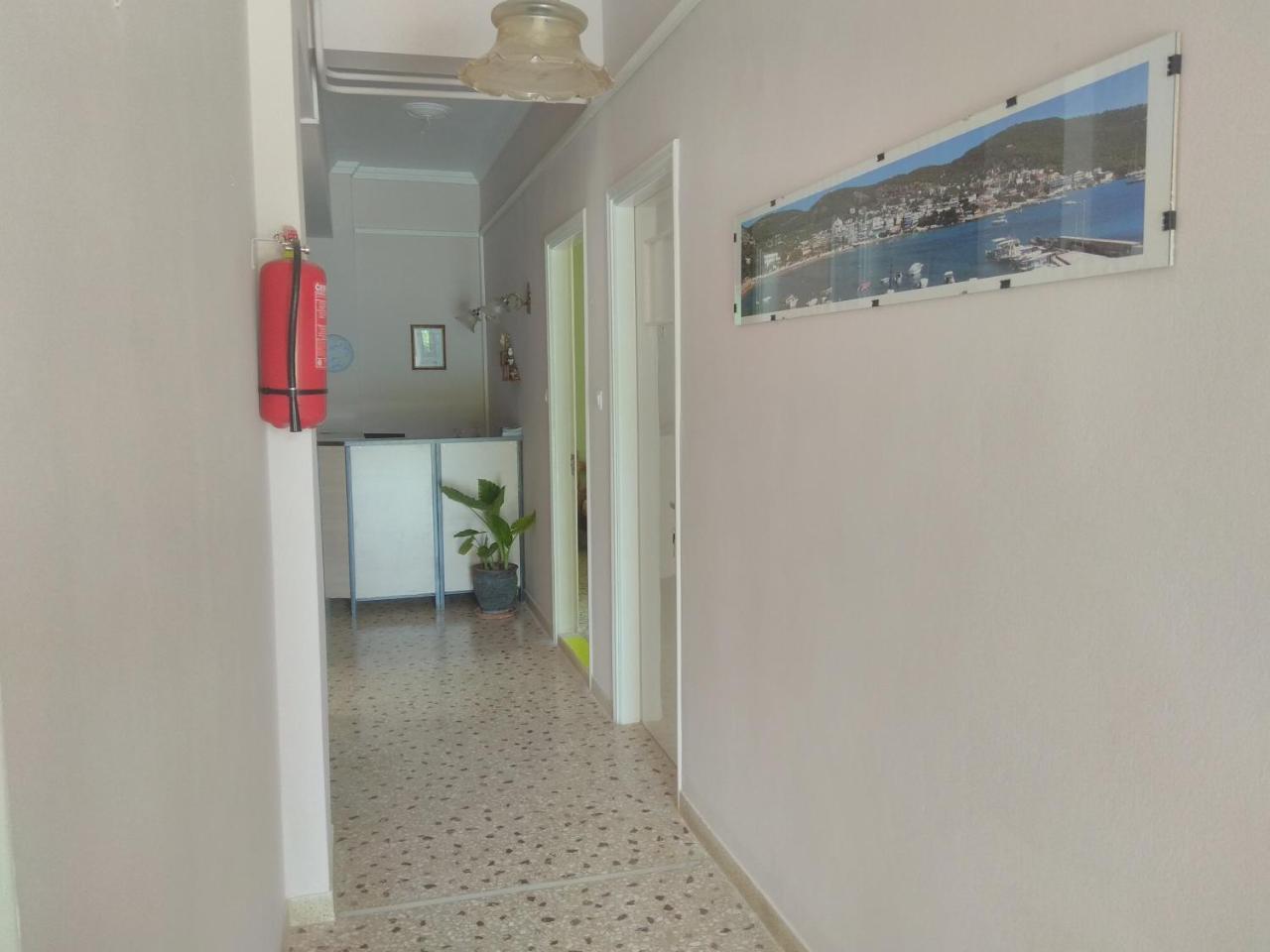 Finikas Rooms Agia Marina  Esterno foto