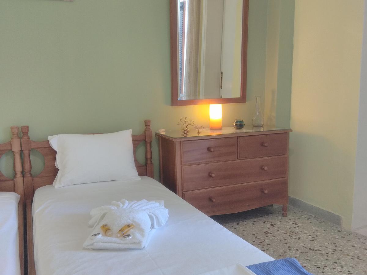 Finikas Rooms Agia Marina  Esterno foto