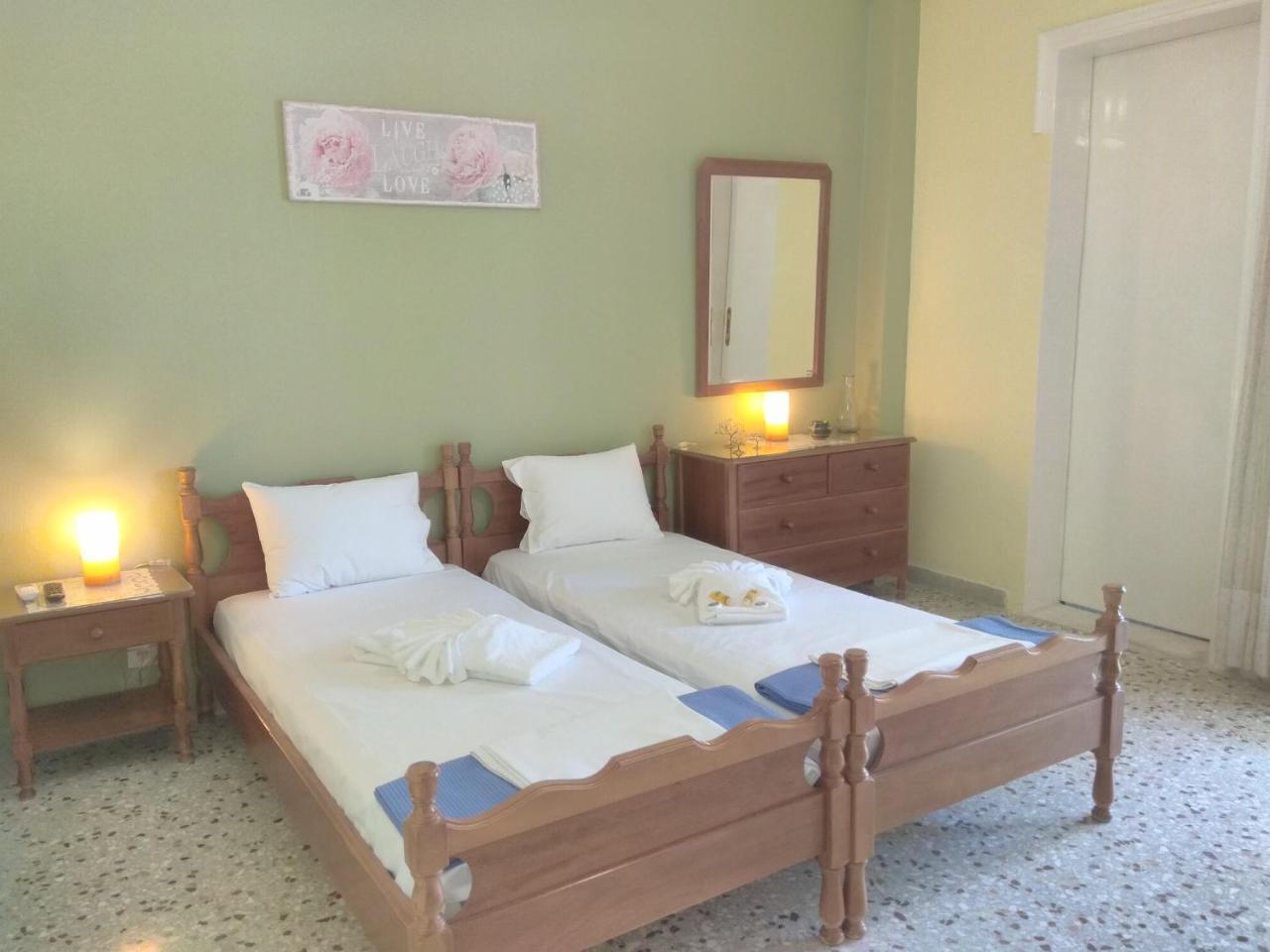 Finikas Rooms Agia Marina  Esterno foto