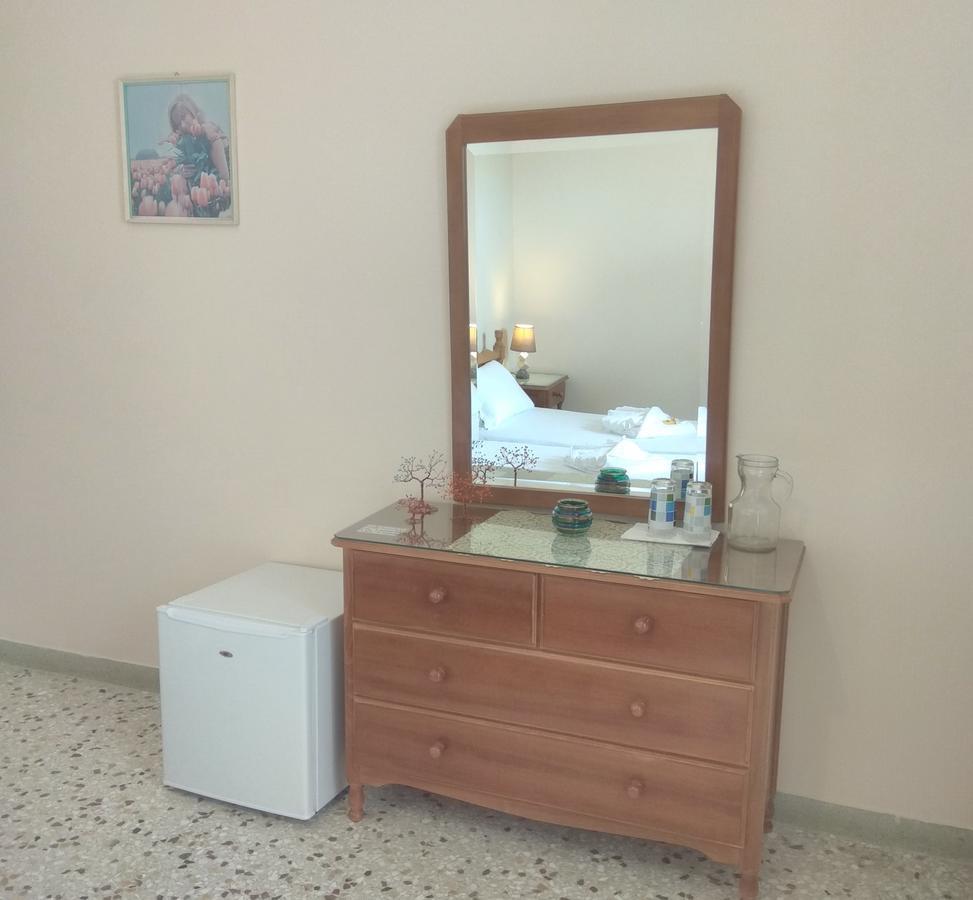 Finikas Rooms Agia Marina  Esterno foto