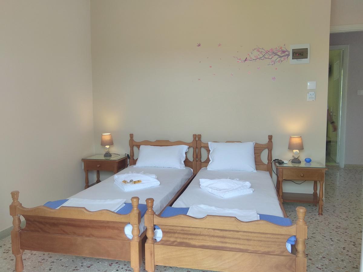 Finikas Rooms Agia Marina  Esterno foto